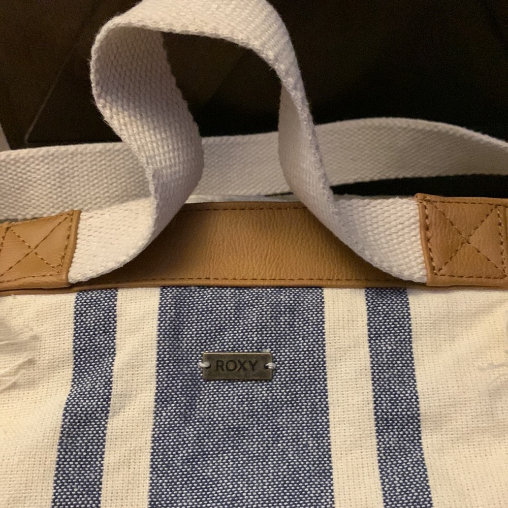 Used once Roxy crossbody. - Picture 2 of 8